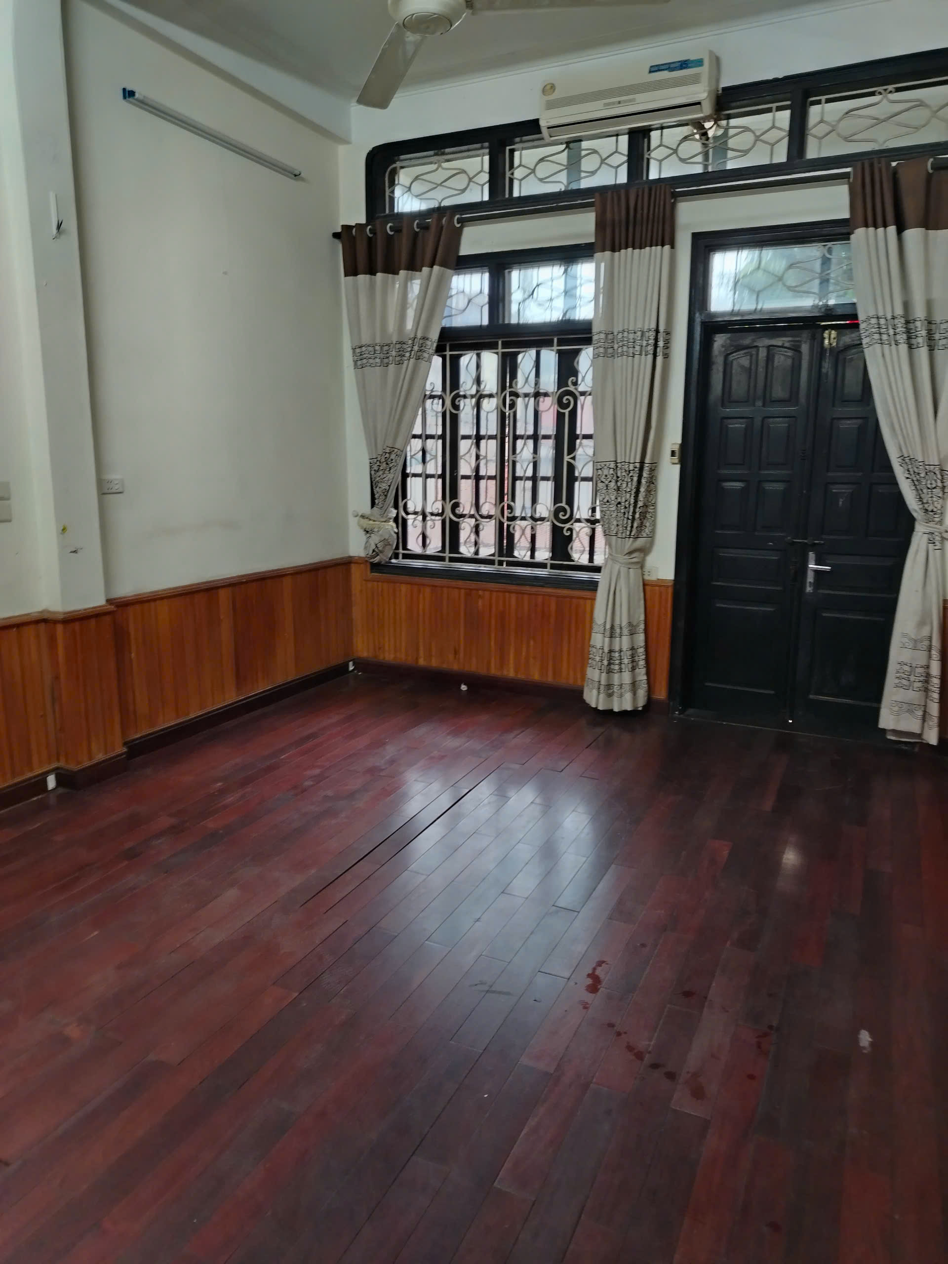 Cho thuê nhà liền kề 93 Hoàng Văn Thái làm VP, Trung tâm, KD online 4 tầng x 50m2, 4PN, 15tr - Ảnh 2